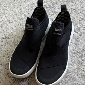 Vans Ultrarange Ultracush Unisex Slip-On Sneakers - Black & White